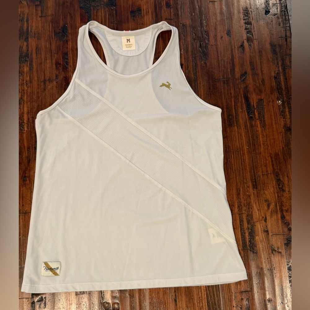 Tracksmith strata tank